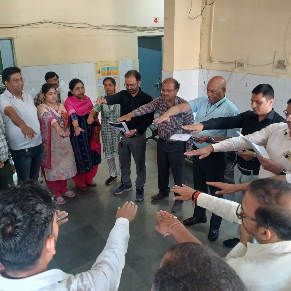 मलेरिया मच्छरजनित रोग है, आसपास पानी जमा न होने दें:सीएमओ की अध्यक्षता में हुई चर्चा, कासगंज में विश्व मलेरिया दिवस पर गोष्ठी