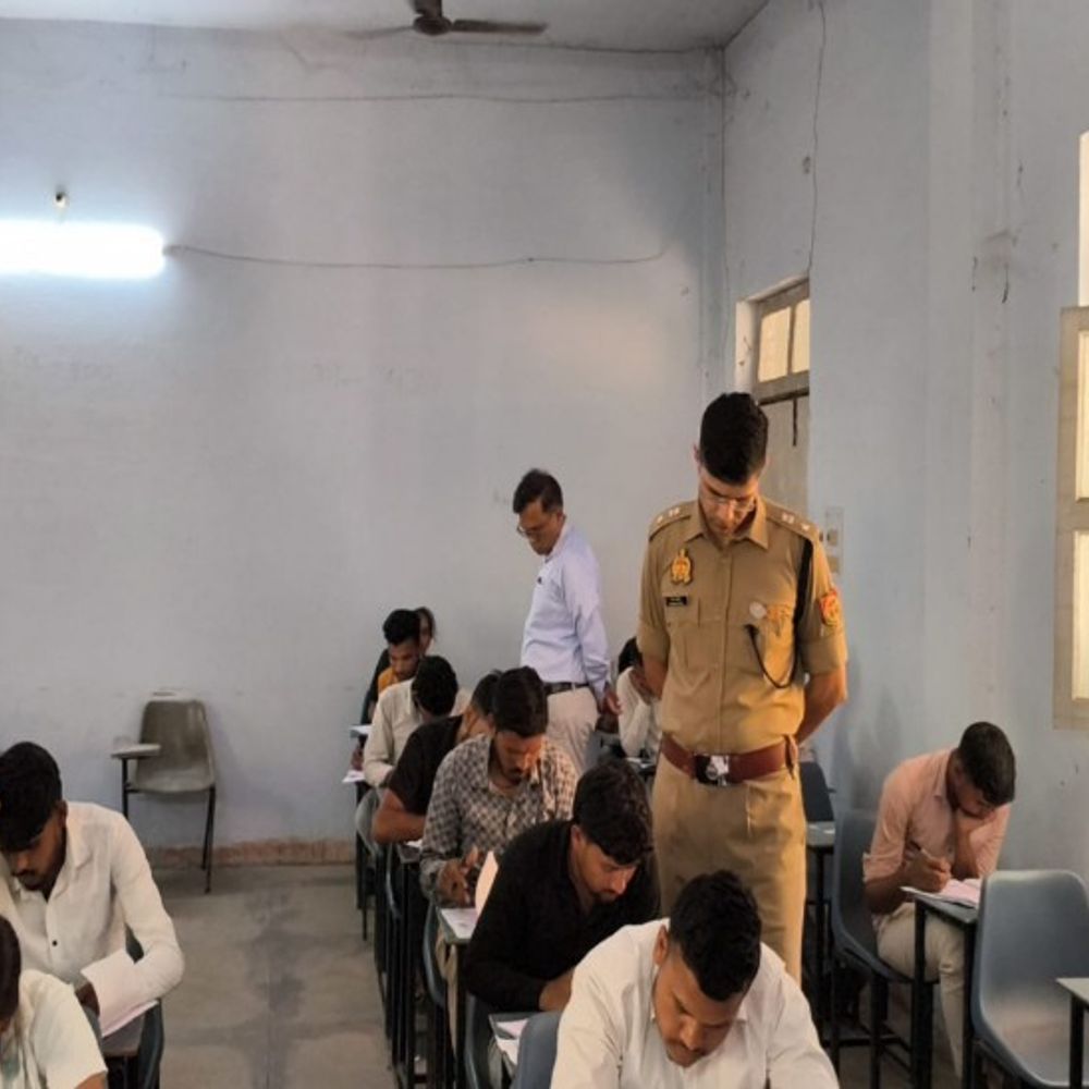 शाहजहांपुर में पहले दिन होमगार्ड एनरोलमेंट परीक्षा संपन्न:13 परीक्षा केंद्रों पर हुआ पेपर, पहली में 1197, दूसरे में 1007 नहीं आए