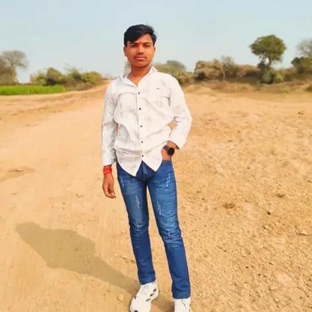 जालौन में कार पेड़ से टकराई:12वीं के छात्र की मौत, चालक को नींद आने से हुआ हादसा; तीन अन्य गंभीर रूप से घायल