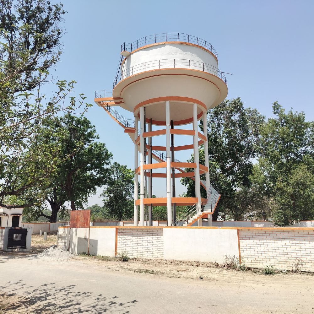 5 करोड़ की टंकी बनी, 3 साल से पानी नहीं:अयोध्या के सिधौना-पाराधमथुआ में 10 हजार लोग शुद्ध पेयजल से वंचित