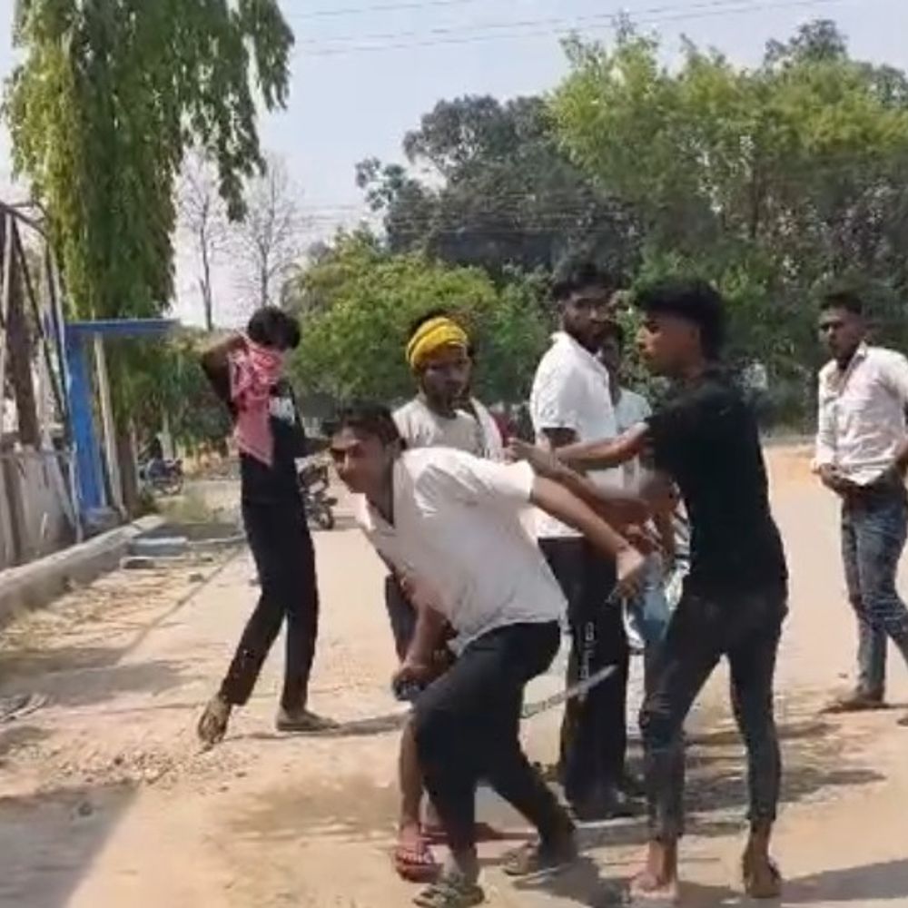 मेंहदावल पेट्रोल पंप पर मारपीट, 4 पर केस दर्ज:पेट्रोल न मिलने पर हुआ था विवाद, पूर्व ब्लॉक प्रमुख के पंप पर हुई घटना