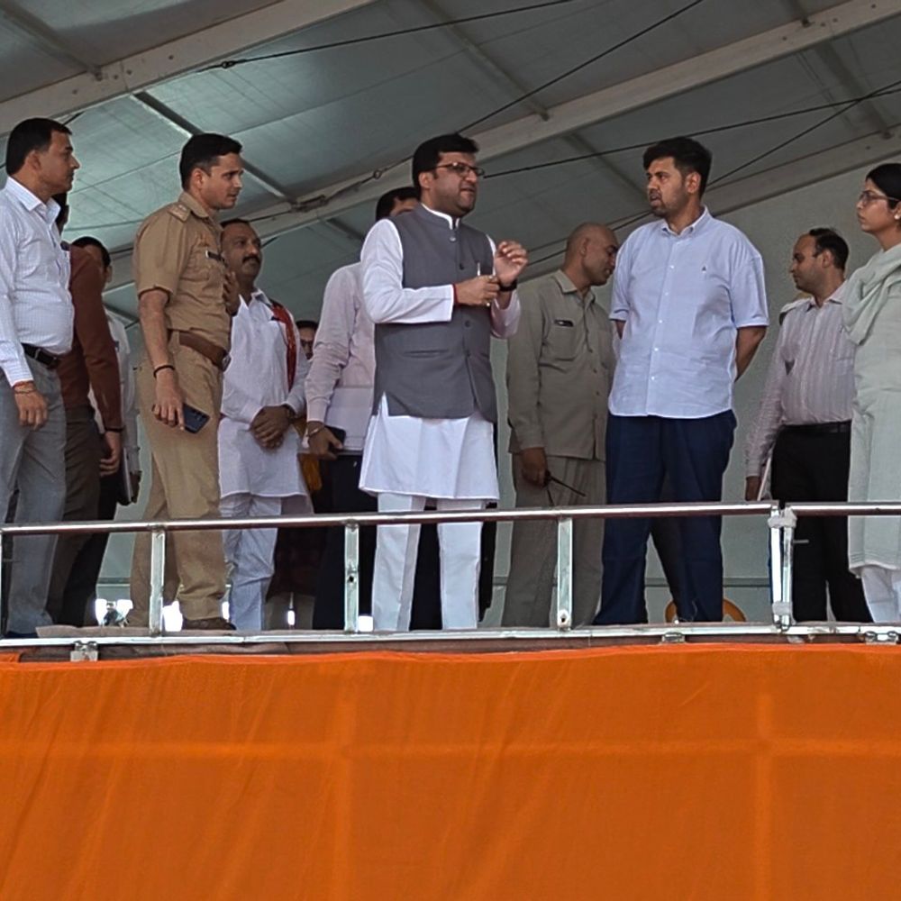 मंत्री नितिन अग्रवाल ने मल्लावां में पीएम कार्यक्रम की तैयारी:गंगा एक्सप्रेसवे लोकार्पण स्थल का निरीक्षण कर अधिकारियों को दिए निर्देश