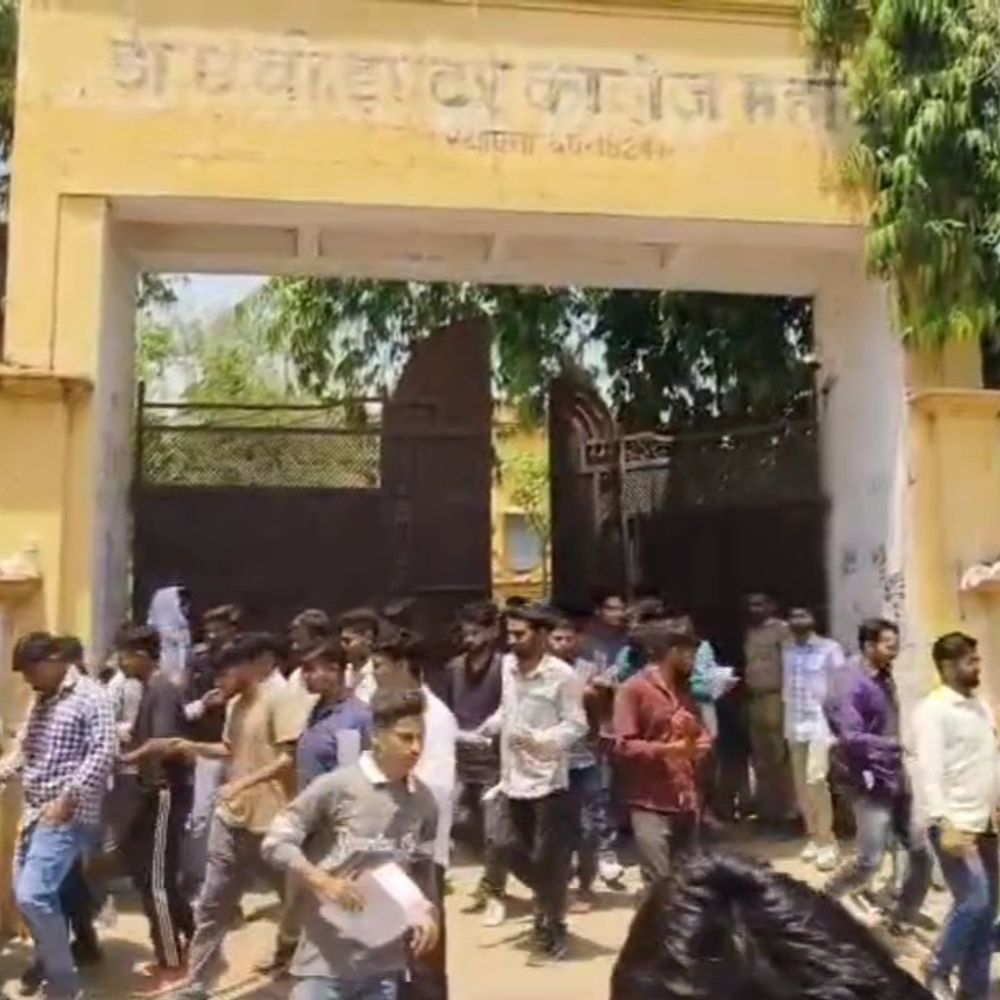 महोबा में होमगार्ड भर्ती परीक्षा का पहला दिन:DM-SP ने संभाला मोर्चा, कड़ी सुरक्षा में संपन्न हुई परीक्षा