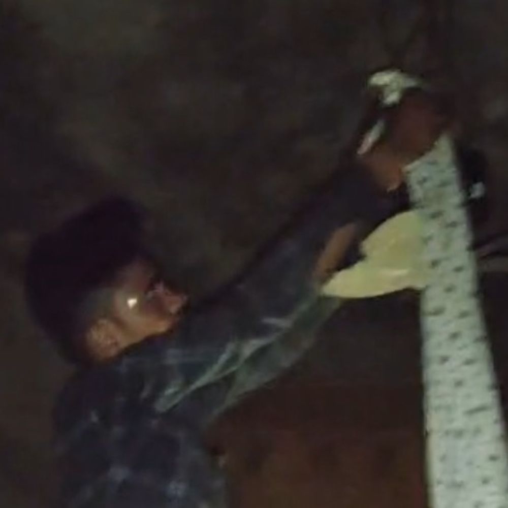 पत्नी की सूचना पर पुलिस ने बचाई पति की जान:नशे में फांसी लगाने जा रहे युवक को 6 मिनट में रोका