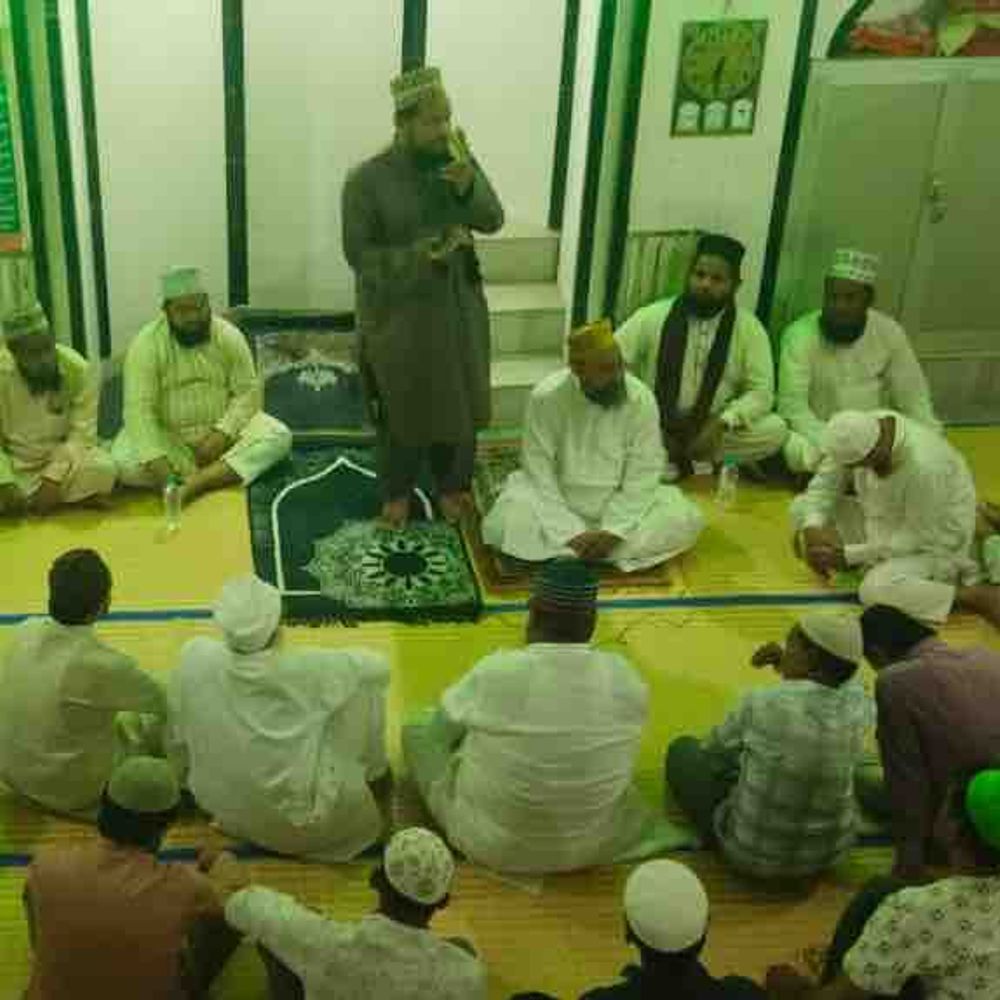 गोरखपुर की मस्जिदों में जुटे अकीदतमंद:ताजुश्शरिया का उर्स अकीदत के साथ मनाया गया, उलमा ने बताया इल्मी योगदान