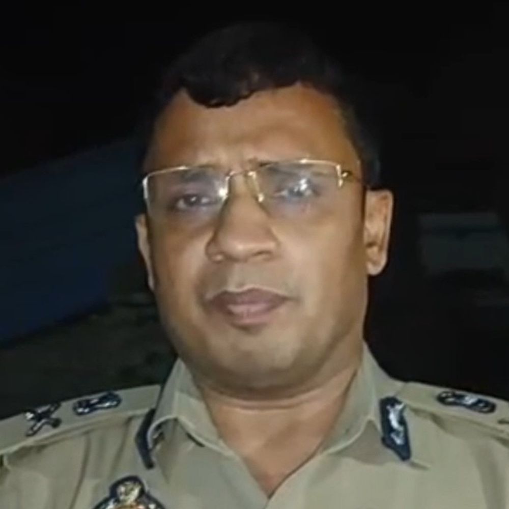 गाजीपुर बवाल के बाद हाई अलर्ट:एडीजी-डीआईजी गांव पहुंचे, फास्ट ट्रैक में सुनवाई की मांग; 46 नामजद समेत 200 पर केस