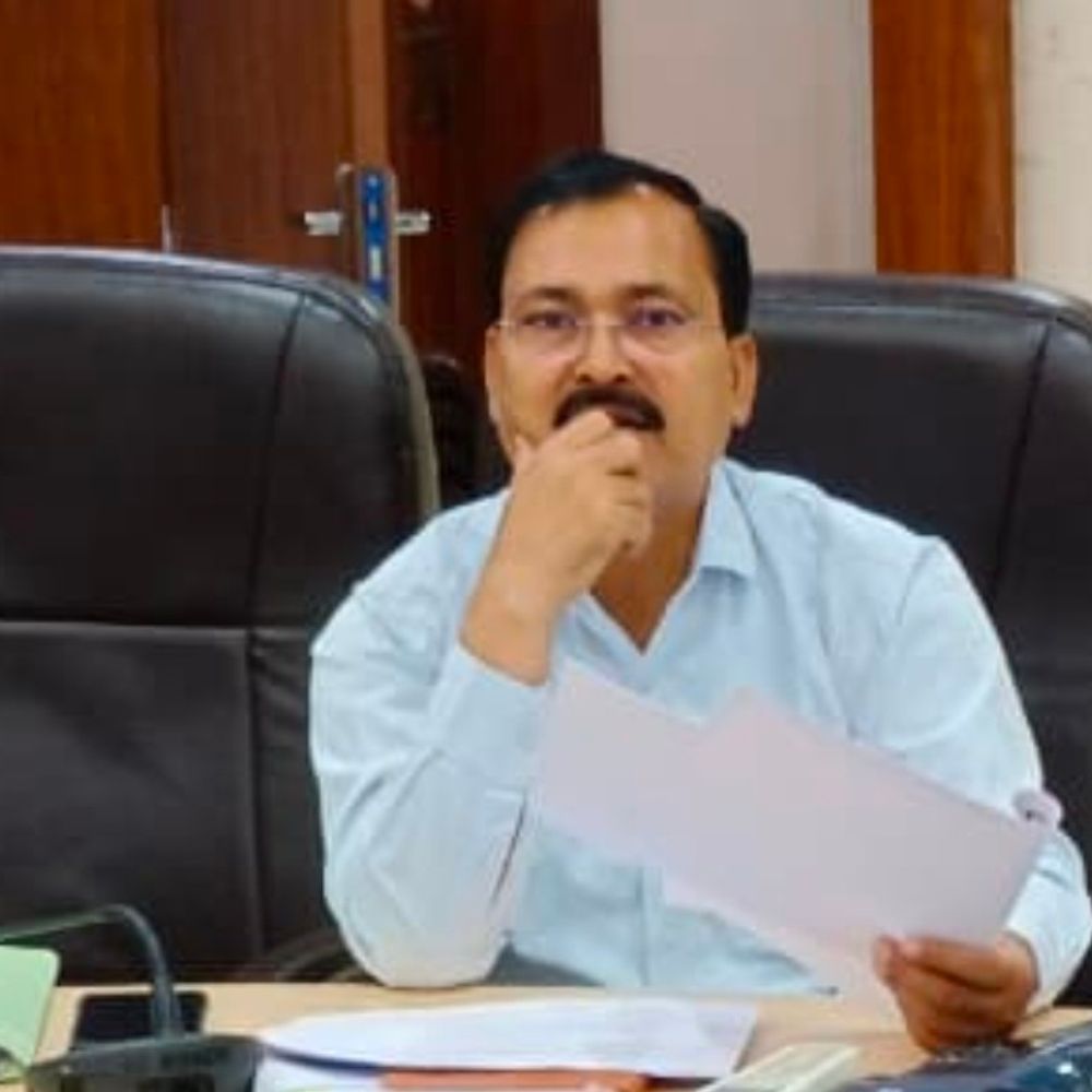 ललितपुर में सीडीओ ने गौशालाओं की व्यवस्थाओं की समीक्षा की:अधिकारियों को जल, चारा, भूसा उपलब्धता सुनिश्चित करने के निर्देश