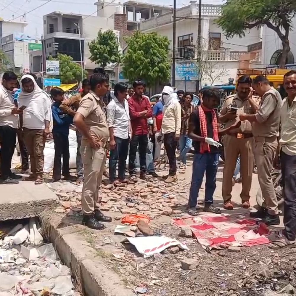 कुत्तों ने नाले से खींचा नवजात बच्ची का शव:सीसीटीवी फुटेज खंगाल रही पुलिस, जन्म होते ही फेंकने की आशंका