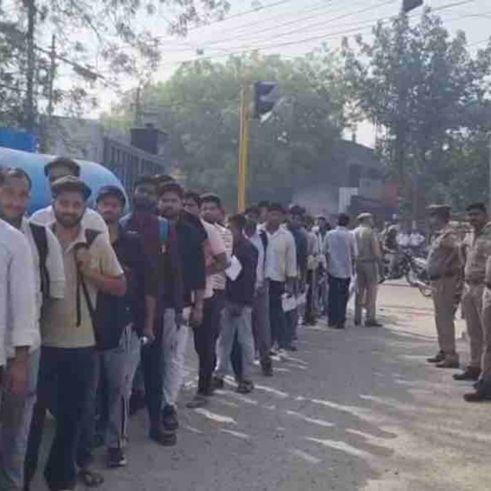 गाजियाबाद में होमगार्ड भर्ती परीक्षा शुरू:पहले दिन हजारों अभ्यर्थी दो पालियों में शामिल, कड़ी सुरक्षा में शांतिपूर्ण संपन्न