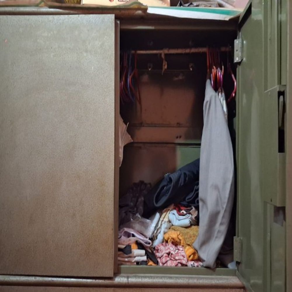 शाहजहांपुर में एक गांव में चार मकानों में चोरी:डॉक्टर ने तहरीर में एक करोड़ रुपये की नकदी-जेवर की चोरी बताई