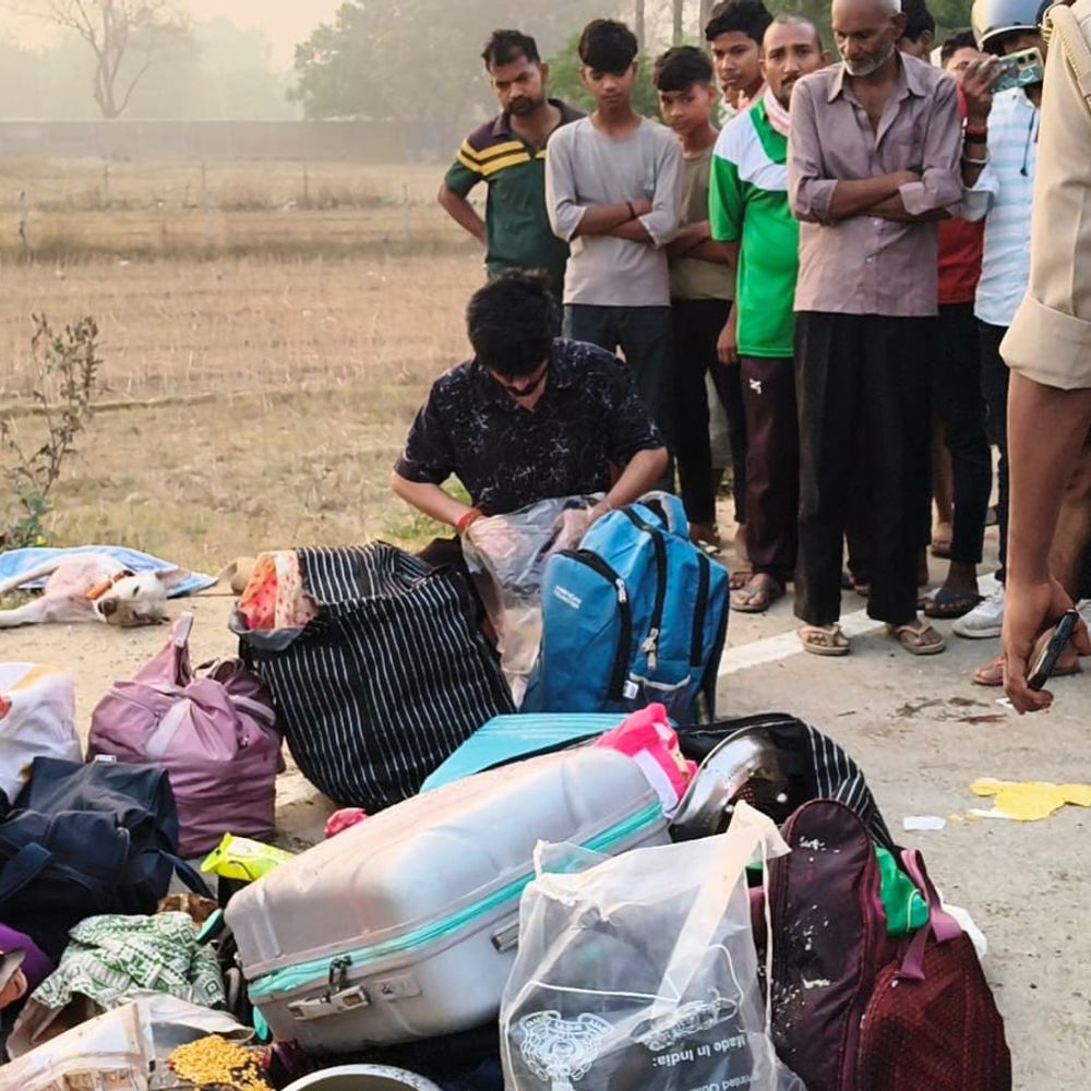 ट्रेलर-स्कॉर्पियो टक्कर में 5 की मौत:बेटी की शादी से लौट रहे थे परिजन, मऊ में हादसा