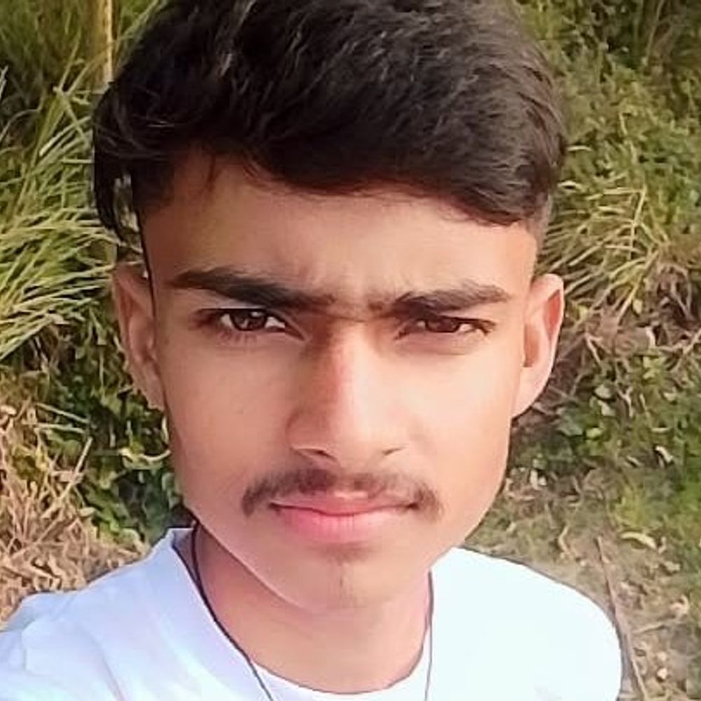 गोंडा में सड़क हादसे में एक की मौत, एक घायल:बिजली खंभे से बाइक टकराई बाइक, घायल युवक का अयोध्या ट्रॉमा सेंटर में चल रहा इलाज