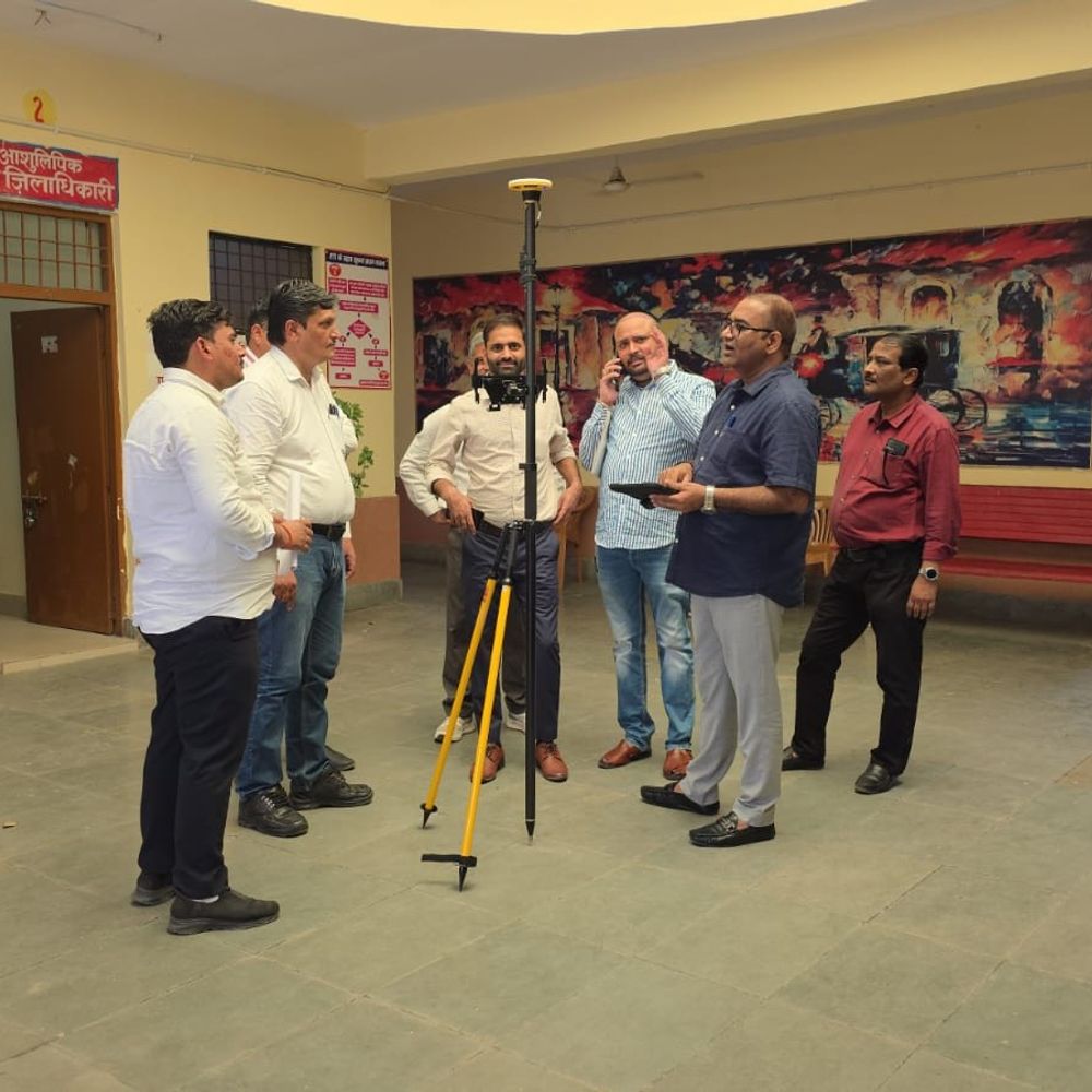 फिरोजाबाद में जमीन की नाप अब सैटेलाइट से होगी:शिकोहाबाद तहसील को मिली रोवर मशीन, मिलेगी सटीक पैमाइश