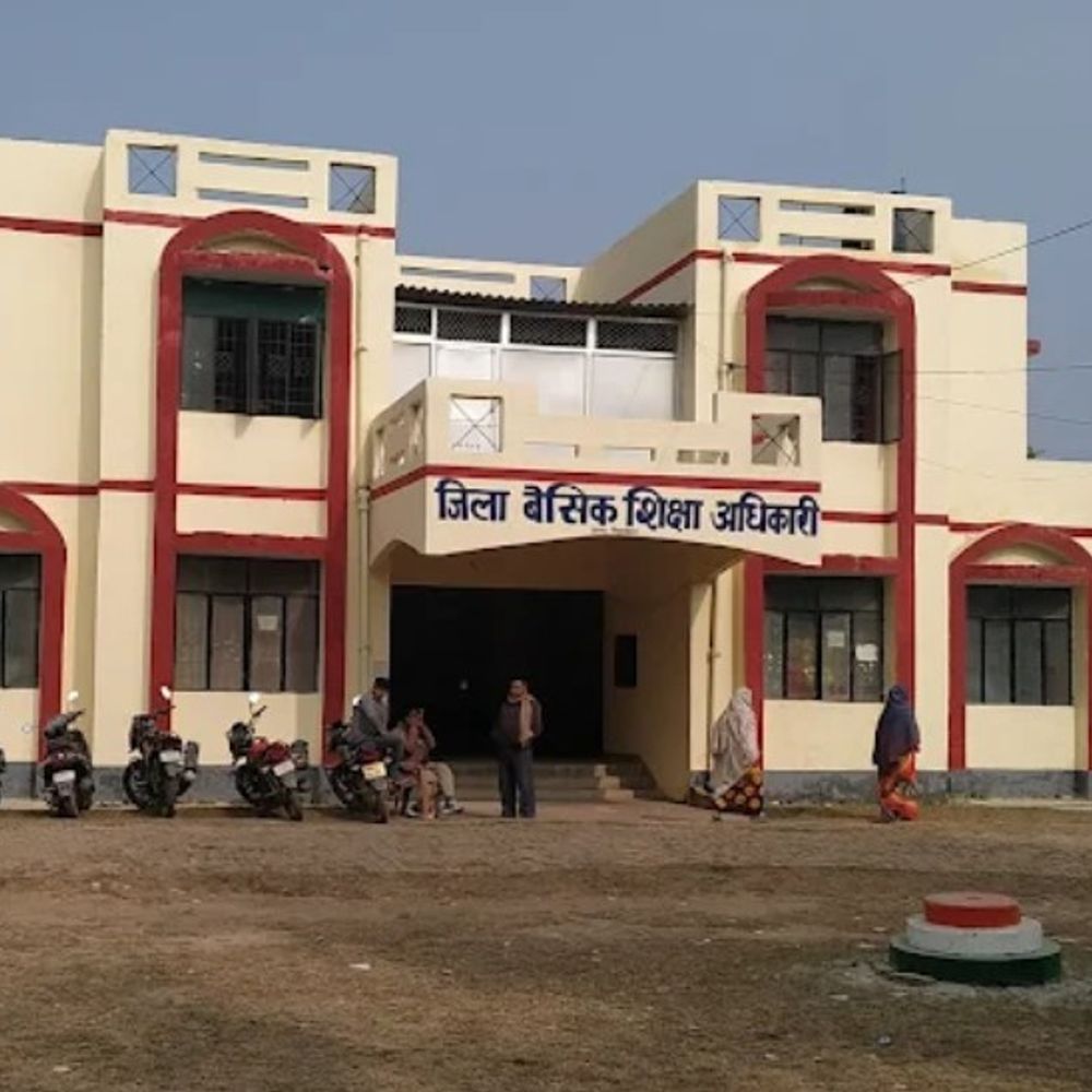 सिद्धार्थनगर मे शून्य नामांकन पर सख्ती:39 परिषदीय विद्यालयों को नोटिस, तीन दिन का अल्टीमेटम