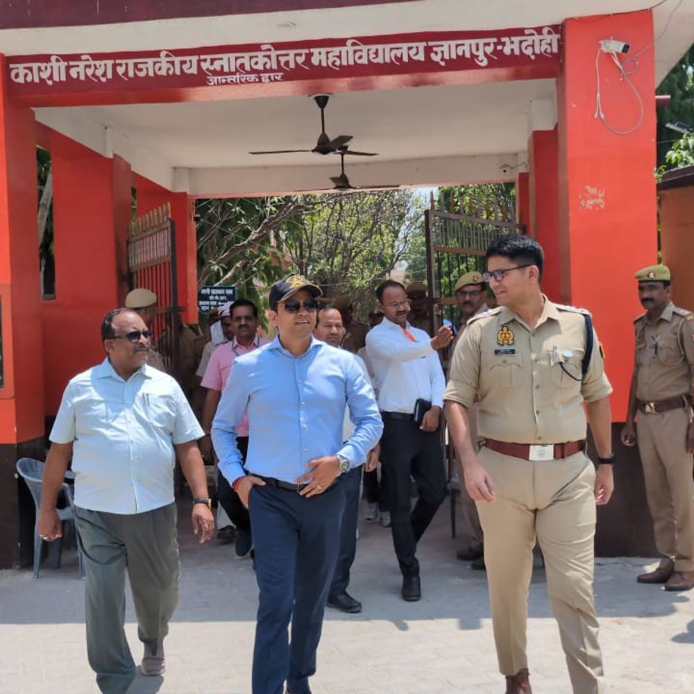 यूपी होमगार्ड परीक्षा दो पालियों में पूरी हुईं:1293 अभ्यर्थी अनुपस्थित रहे, DM-SP ने केंद्रों का निरीक्षण किया