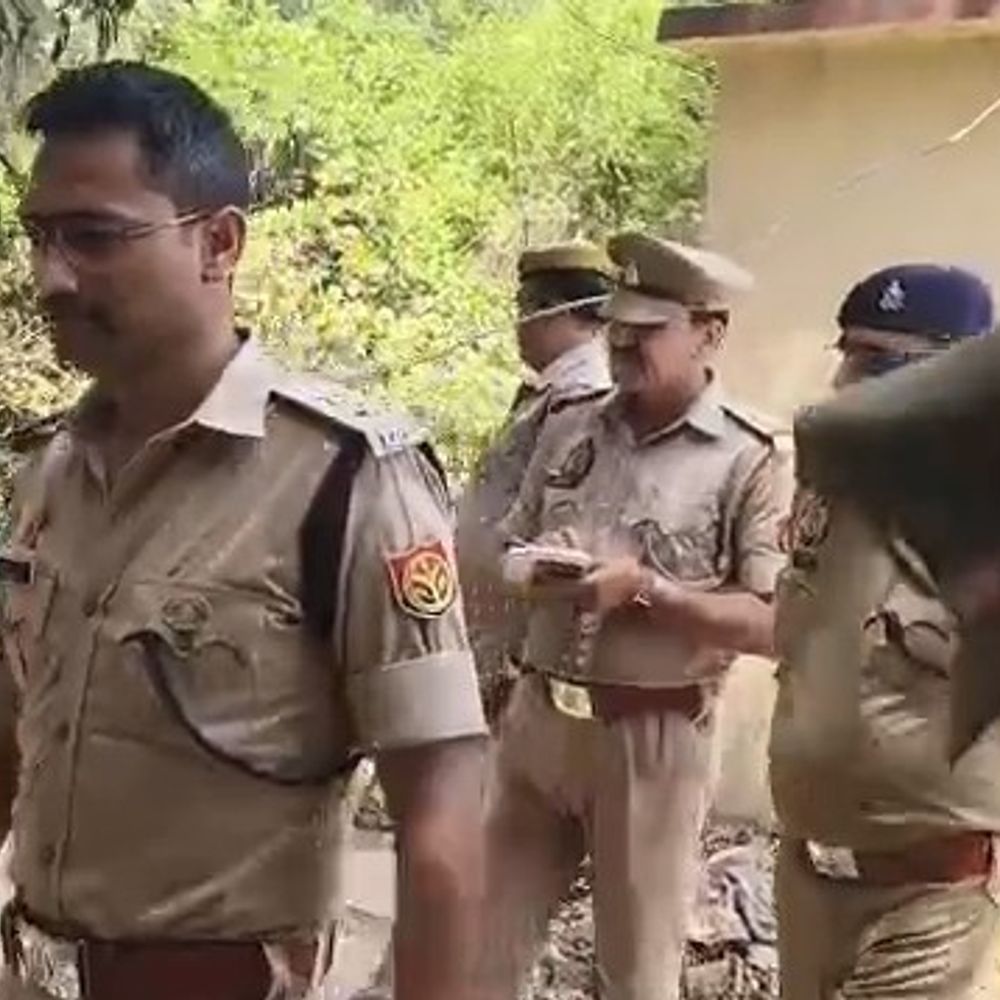 एसपी आकाश पटेल ने बबुरी थाने का निरीक्षण किया:वार्षिक निरीक्षण में मिली खामियों पर जताई नाराजगी