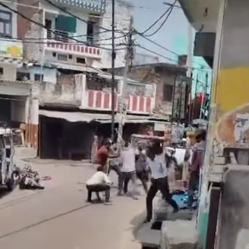 मेंहदावल में दो पक्षों में मारपीट, लाठी-डंडे और पत्थर चले:संतकबीरनगर में पुराने विवाद पर भिड़े, मुकदमा दर्ज