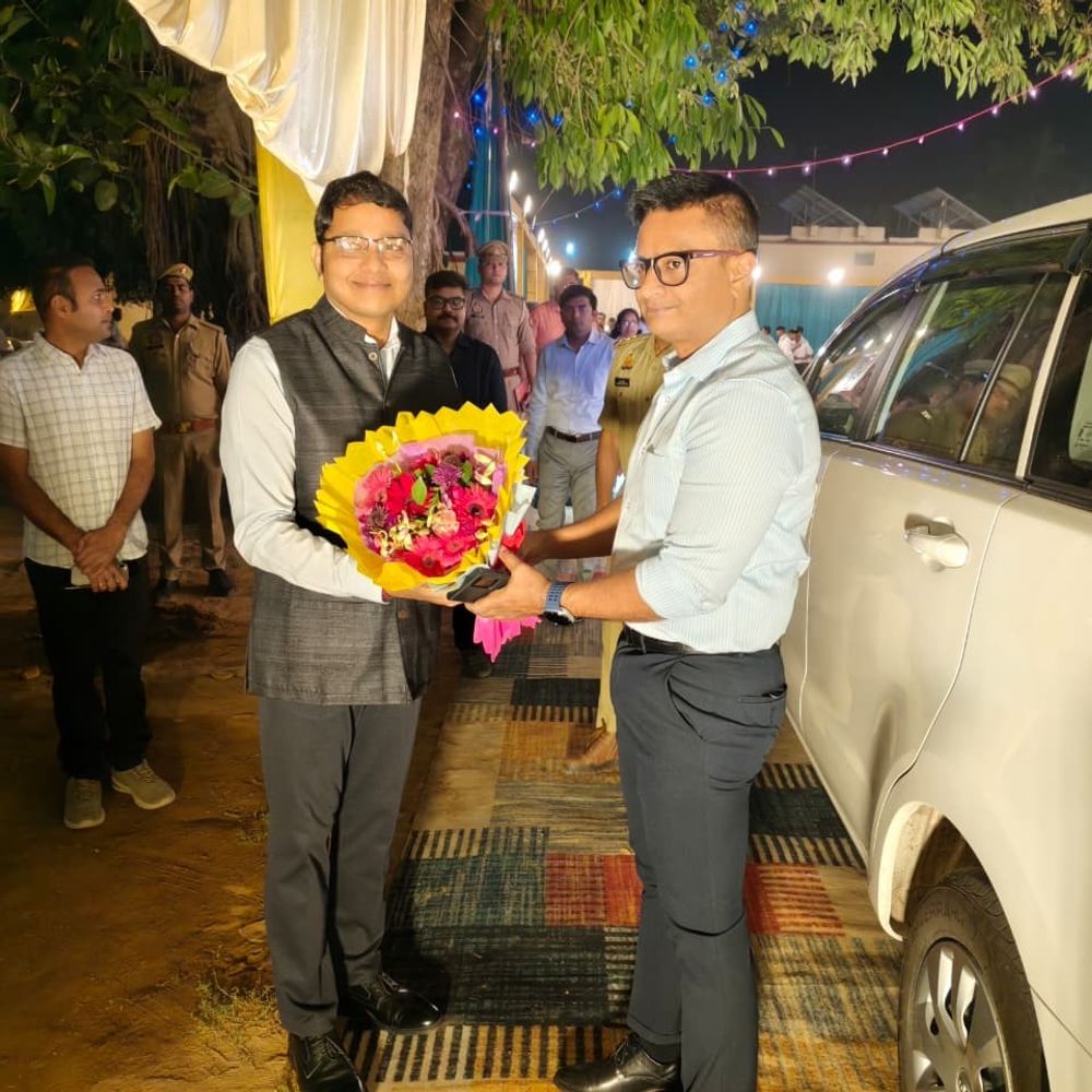 गोंडा में रिक्रूट आरक्षियों लिए सांस्कृतिक कार्यक्रम का आयोजन:आईजी, डीएम और एसपी ने खुद परोसा खाना, 9 महीने तक चला प्रशिक्षण