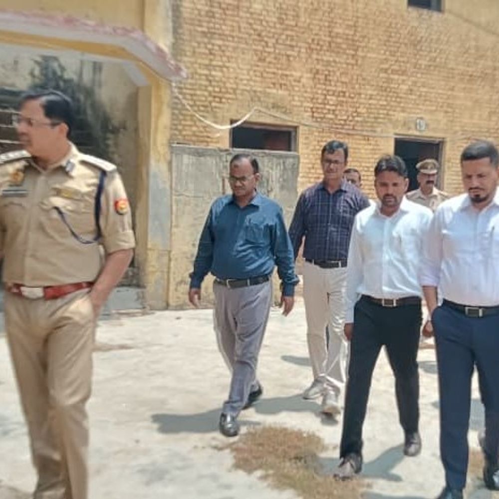 अयोध्या होमगार्ड भर्ती परीक्षा में प्रशासन सख्त:डीएम-एसएसपी ने किया केंद्रों का निरीक्षण, 80%से अधिक अभ्यर्थी मौजूद