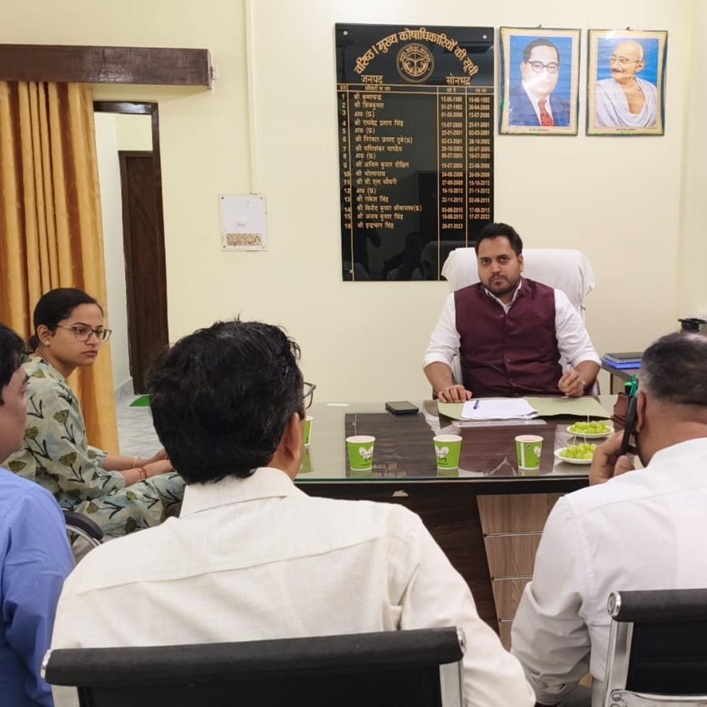 चर्चित गौड़ सोनभद्र के 41वें जिलाधिकारी बने:उन्होंने विधिवत रूप से अपना कार्यभार ग्रहण किया