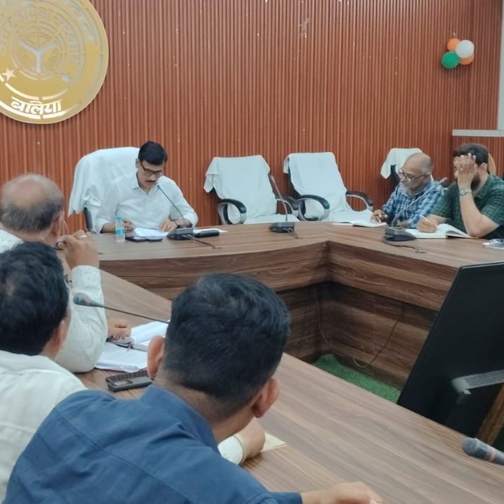 बलिया डीएम ने की गेहूं खरीद की समीक्षा:खरीद में तेजी लाने के दिए निर्देश, लक्ष्य से काफी पीछे जिला