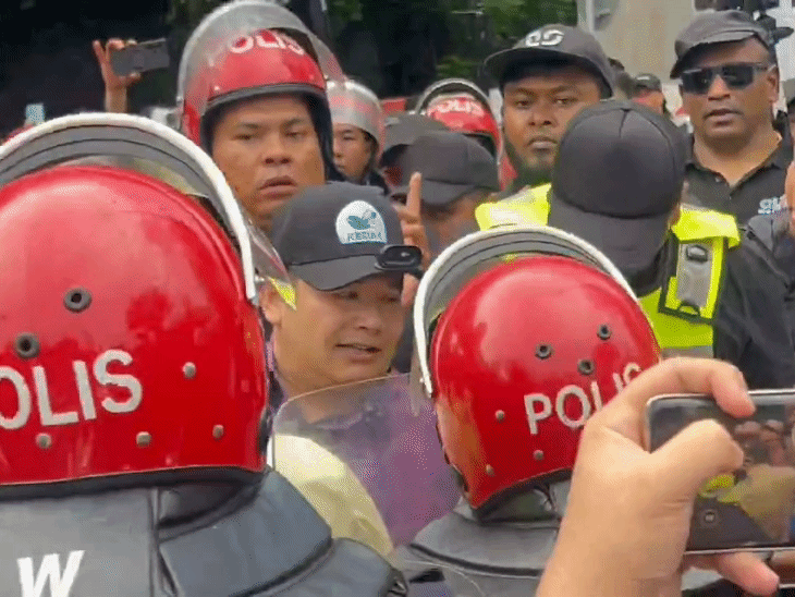 मणिपुर में प्रदर्शनकारी पुलिस से भिड़े:सुरक्षाबलों ने रोकने के लिए आंसू गैस के गोले चलाए, CM के घर की ओर मार्च निकाल रहे थे