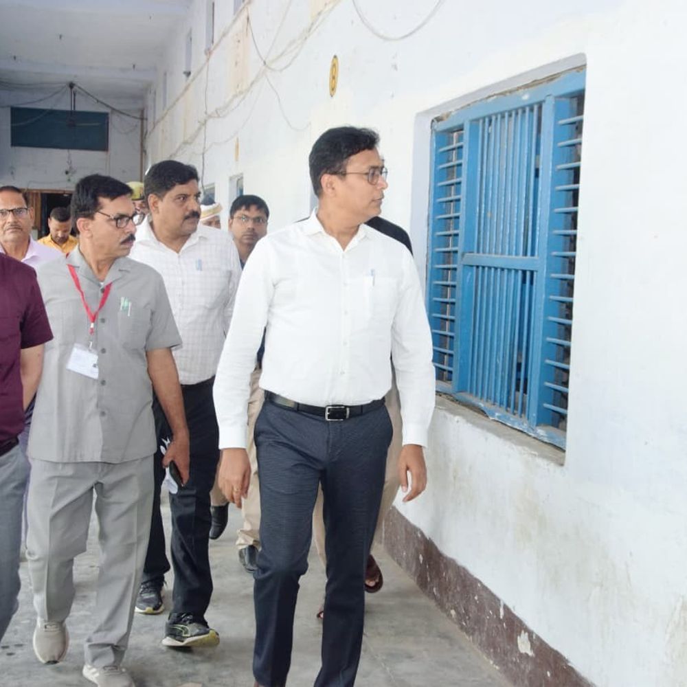 होमगार्ड भर्ती परीक्षा संपन्न, 9,970 अभ्यर्थी हुए शामिल:डीएम-एसपी ने किया केंद्रों का निरीक्षण, कड़े सुरक्षा इंतजाम रहे