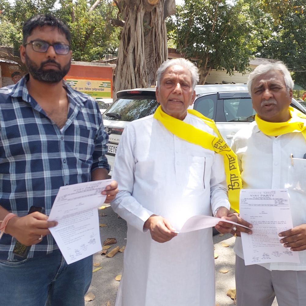 न्याय पार्टी ने डीएम कार्यालय पर किया प्रदर्शन:गाजीपुर दुष्कर्म-हत्या मामले में दोषियों को फांसी की मांग