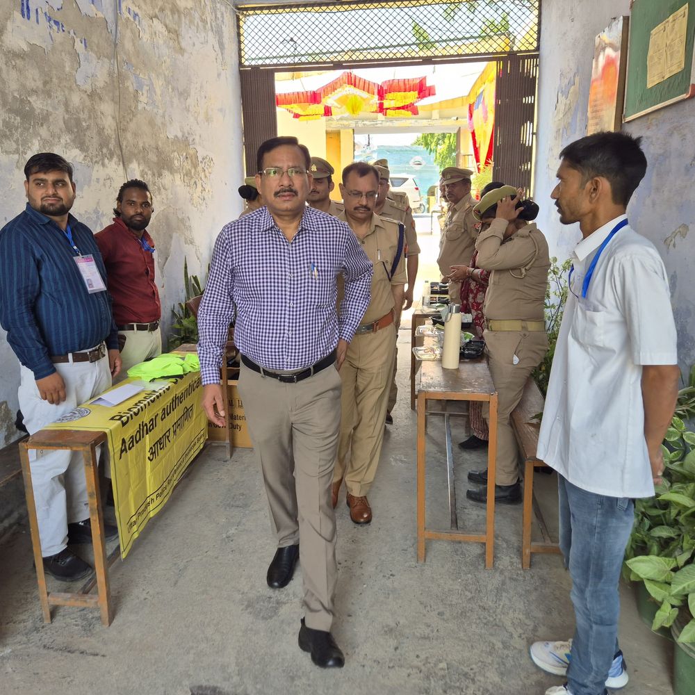 पहले दिन 1690 अभ्यर्थियों ने छोड़ी परीक्षा:जालौन में होमगार्ड भर्ती परीक्षा शांतिपूर्ण तरीके से हुई, कुल 9 केंद्र बनाए गए हैं