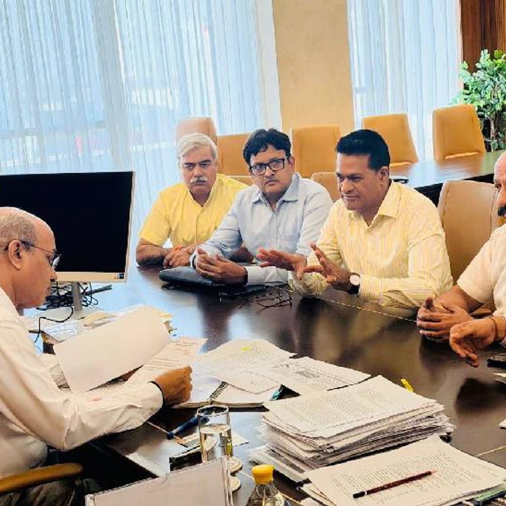 नोएडा कारोबारियों ने मांगी 12 महीने 15 % प्रोत्साहन राशि:NEA ने लखनऊ में IDC से की मुलाकात, बोले "सैलरी बढ़ने मिडिल ईस्ट संकट से बढ़ा आर्थिक दबाव"