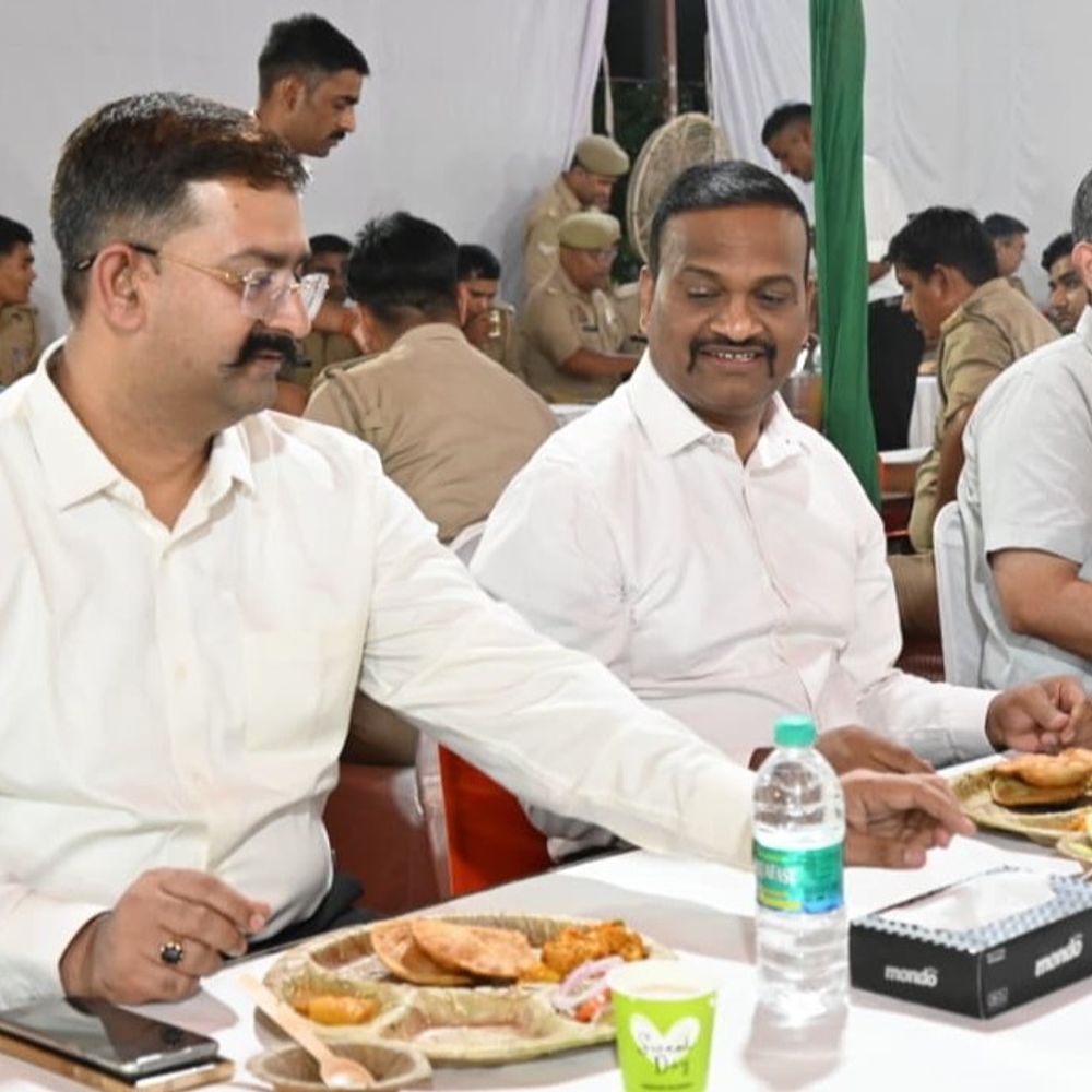 पासिंग आउट परेड कल, पुलिस लाइन ग्राउंड सजा:CP जे. रविंदर ने सभी अधिकारियों के साथ मिलकर कांस्टेबलों को भोजन परोसा