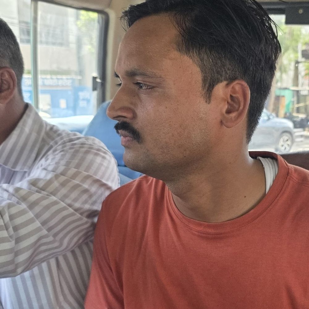 मेरठ पल्लवपुरम थाने पर दरोगा रिश्वत लेते अरेस्ट:एंटी करप्शन की टीम ने रंगेहाथों पकड़ा, मुकदमा सैटल कराने को मांगे थे 10हजार रुपए