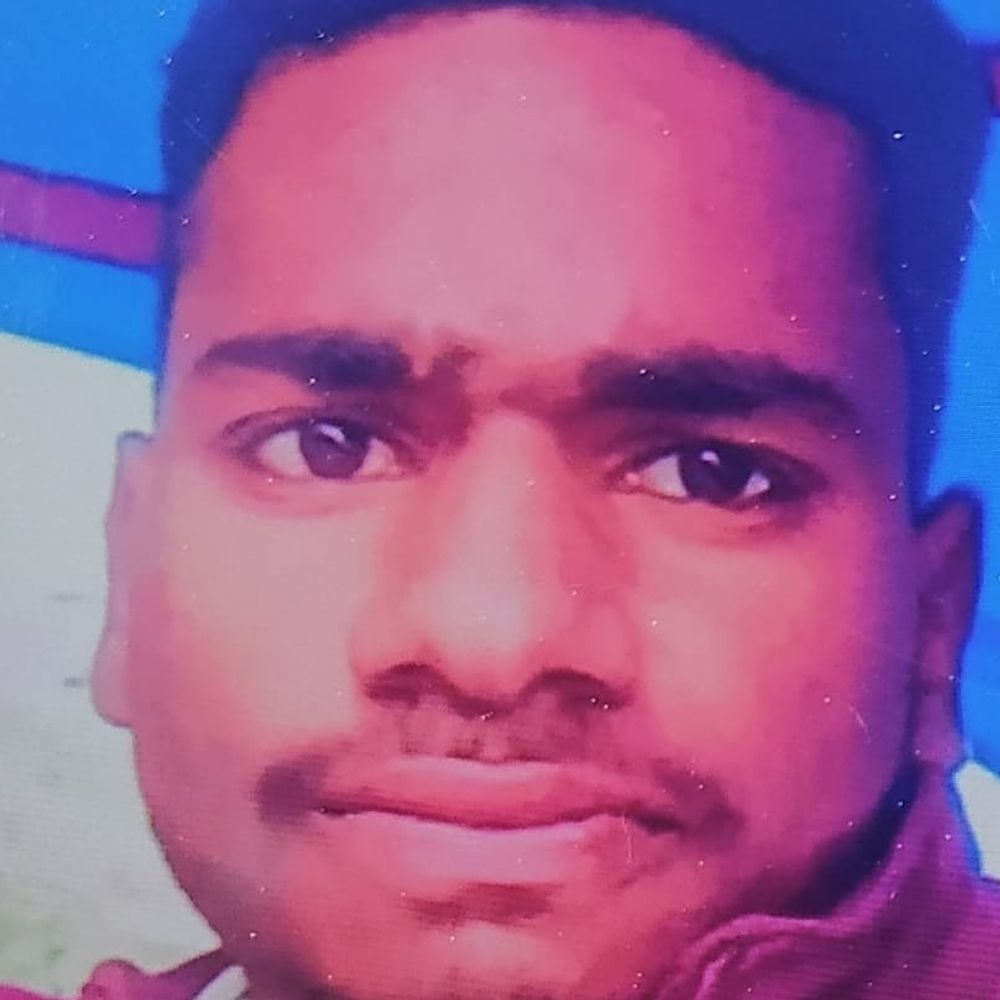 हरदोई में युवक की संदिग्ध हालत में मौत:कमरे में फंदे से लटका मिला शव, भाई बोला- हत्या कर शव लटकाया गया