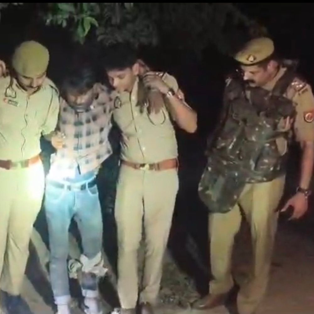 50 हजार का इनामी गोवध गैंगस्टर गिरफ्तार:रायबरेली पुलिस ने मुठभेड़ में पैर में गोली मारकर दबोचा, कई जिलों में था वांछित