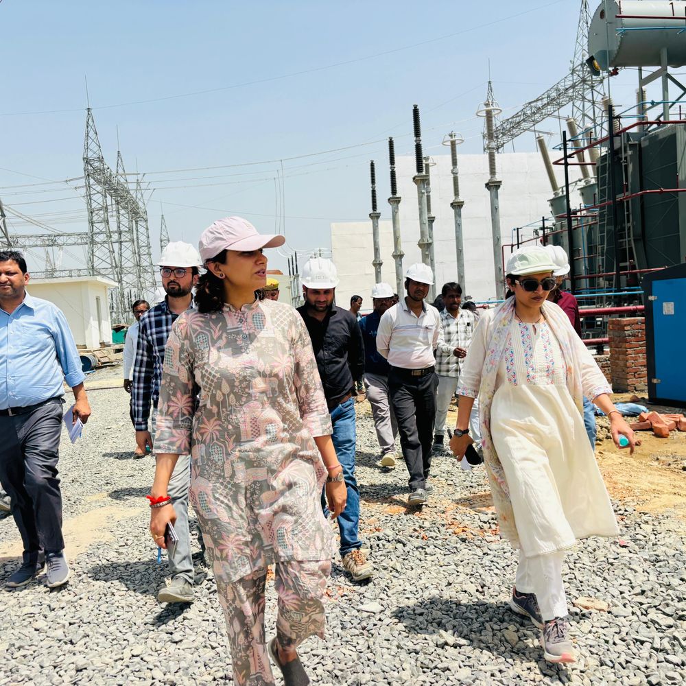 डीएम पहुंची उखरा, कार्य पूरा करने के दिए निर्देश:926 करोड़ की है परियोजना, बदायूं-उरई से जुड़ेंगी 400 केवी लाइनें