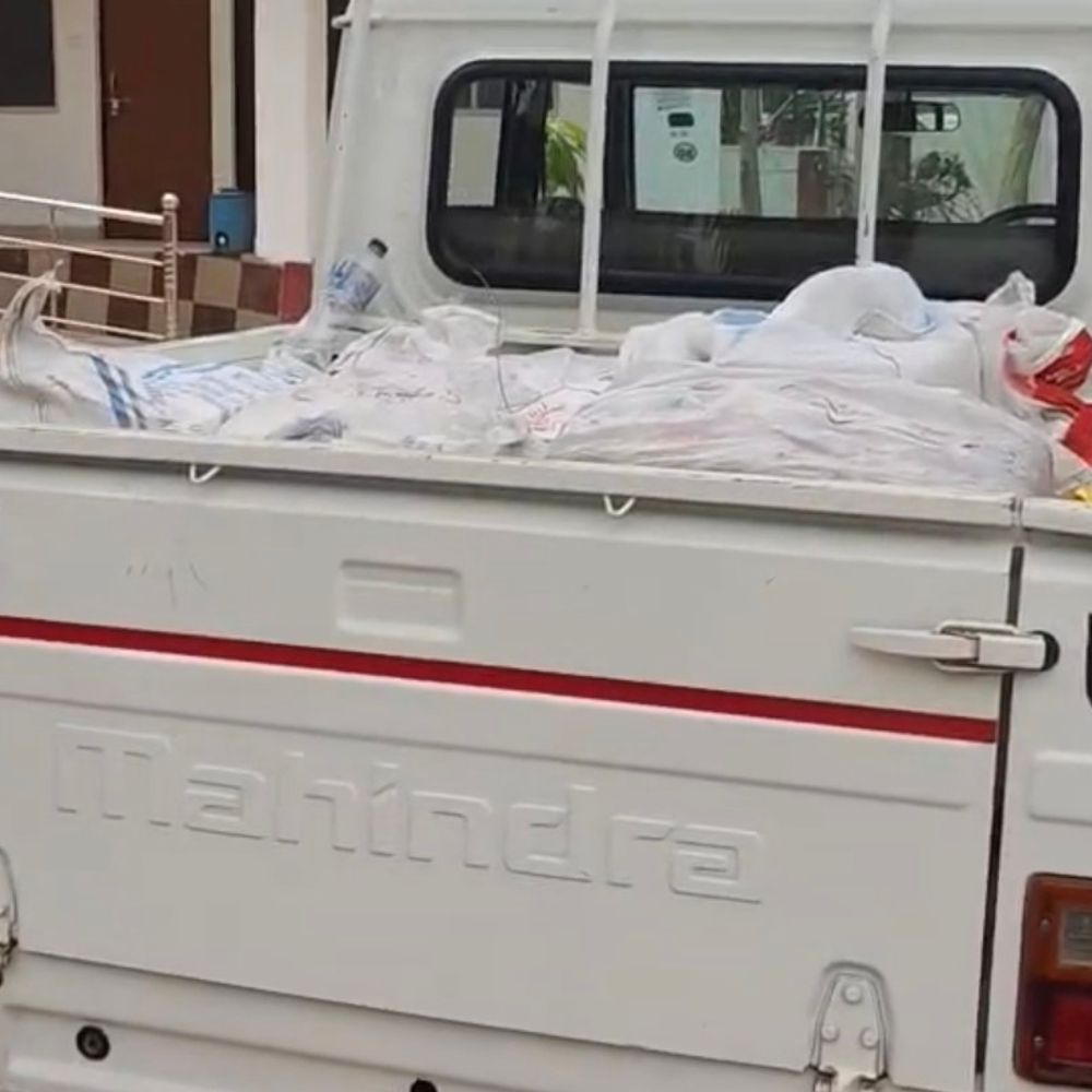 महराजगंज में 327 किलो अवैध गांजा जब्त:एसएसबी-आबकारी विभाग की संयुक्त कार्रवाई, एक तस्कर गिरफ्तार