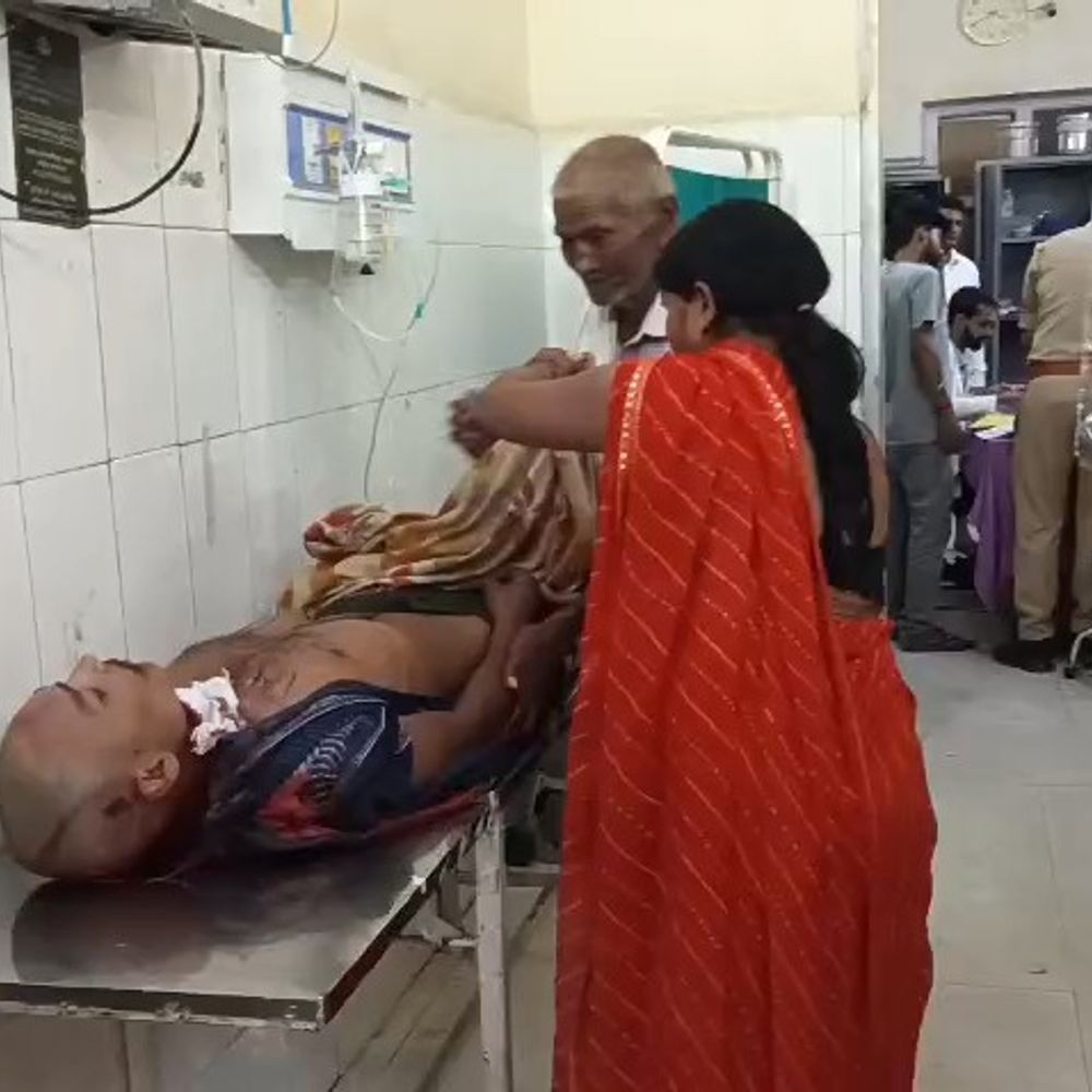 युवक ने की चाकू से गला रेतकर आत्महत्या की कोशिश:भाई की मौत के चार दिन बाद उठाया कदम, अस्पताल में भर्ती