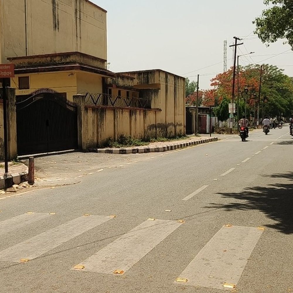 अलीगढ़ में लू का असर, 41 डिग्री पहुंचा तापमान:सड़कों पर सन्नाटा, बेल-पत्थर के जूस की मांग बढ़ी