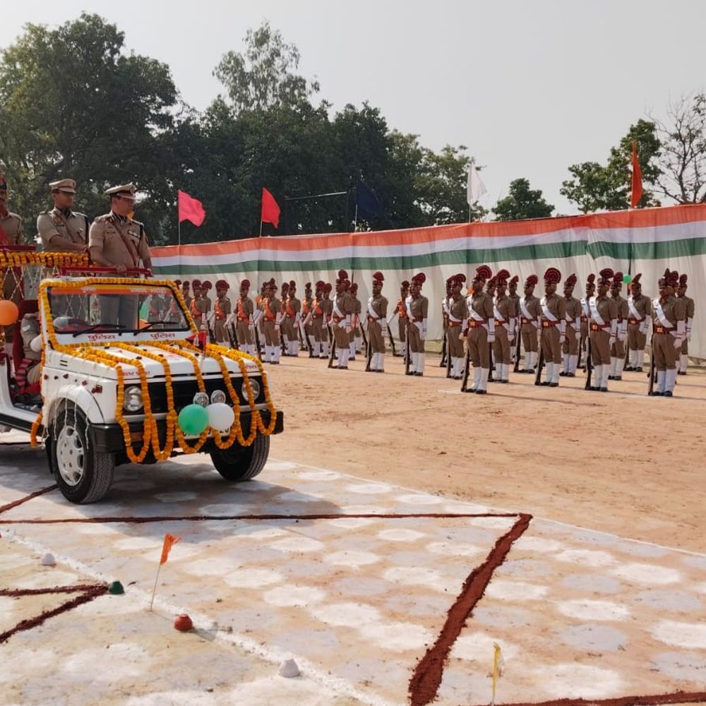 भदोही में 198 आरक्षियों की पासिंग आउट परेड संपन्न:एडीजी वाराणसी ने ली सलामी, 9 महीने का प्रशिक्षण पूरा किया