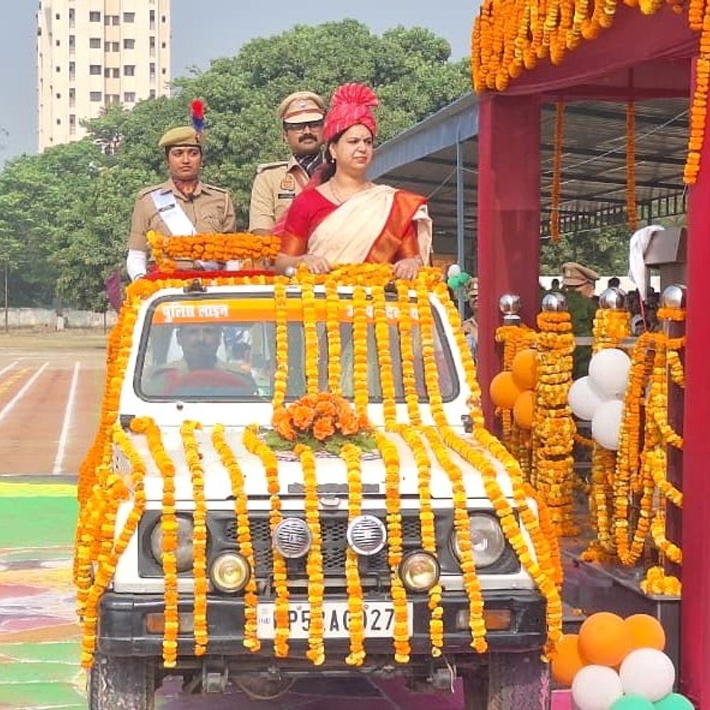 देवरिया में 485 महिला कांस्टेबल की पासिंग आउट परेड:17 प्लाटूनों ने किया मार्च-पास्ट, अब मिलेंगी थानों में तैनाती