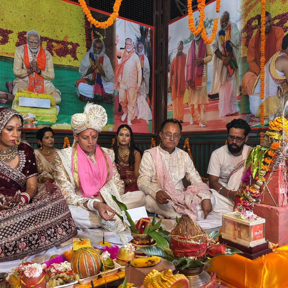 संभल में जाति बंधन तोड़कर हुआ अनोखा विवाह:पंजाबी युवक और बुक्सा जनजाति की युवती ने कल्कि धाम में रचाई शादी, मंत्रोच्चारण के बीच संपन्न