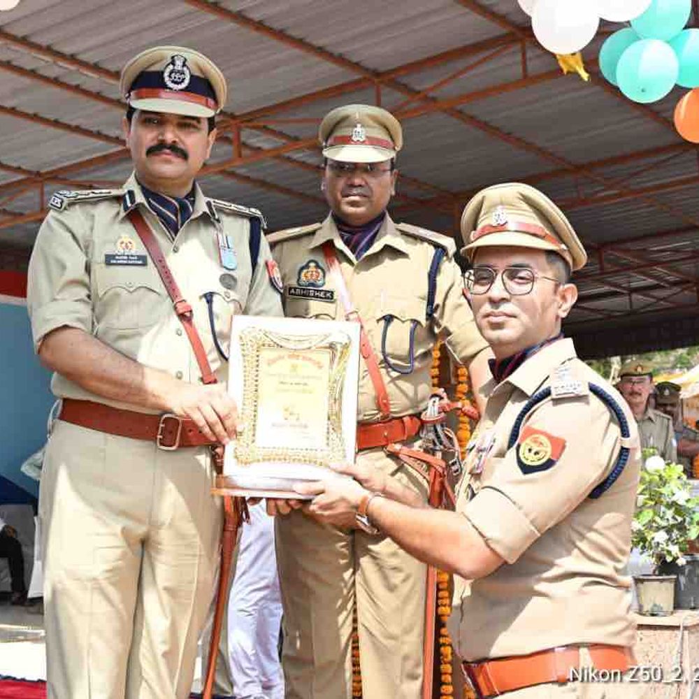 बुलंदशहर में 588 रिक्रूट आरक्षी पुलिस बल में शामिल:पासिंग आउट परेड में डीआईजी ने ईमानदारी से कर्तव्य निर्वहन का आह्वान किया
