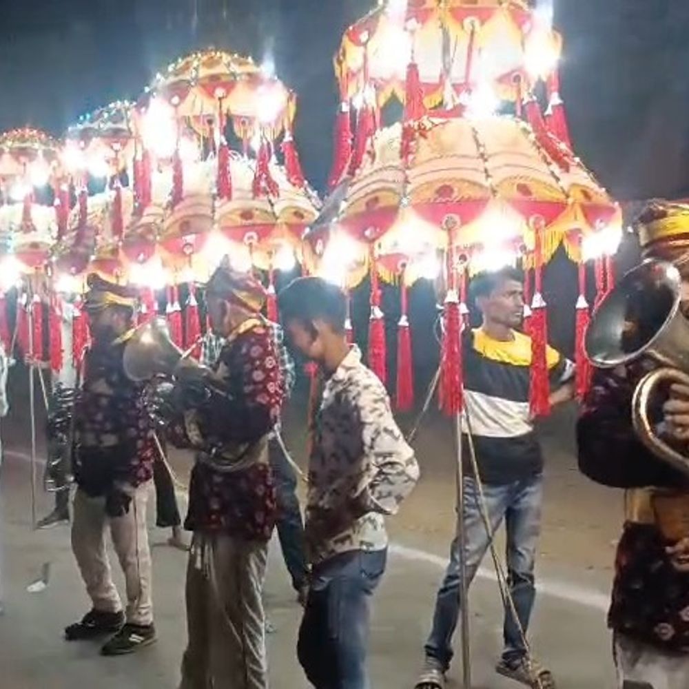 मथुरा में डॉ. आंबेडकर की शोभायात्रा निकली:बसपा के तत्वावधान में 135वीं जयंती पर भव्य आयोजन, विधायक पूरन प्रकाश ने किया शुभारंभ