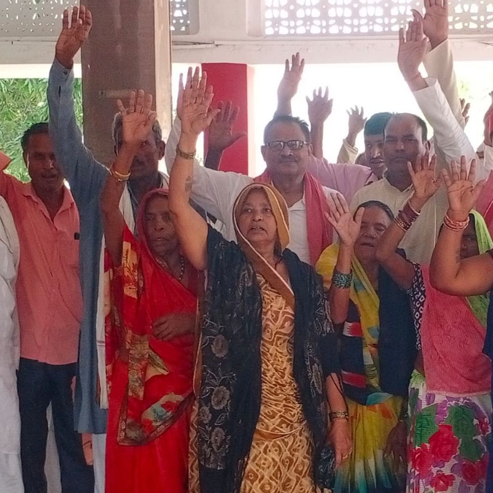 चीनी मिल जमीन बिक्री पर मजदूरों का हंगामा:देवरिया में बकाया भुगतान की निष्पक्ष जांच की मांग