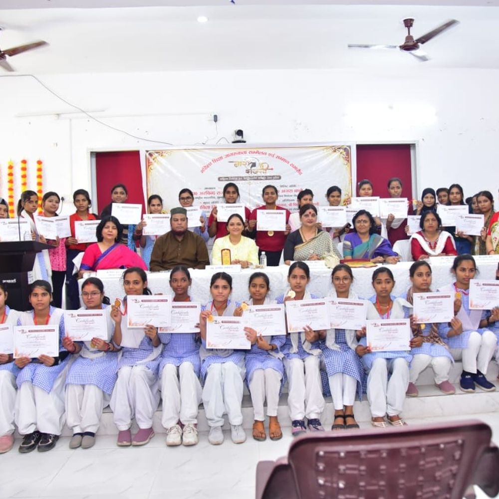 खुन-खुनजी कॉलेज में छात्रा जागरूकता समारोह:मेधावी छात्राओं और महिला आयोग अध्यक्ष को किया सम्मानित