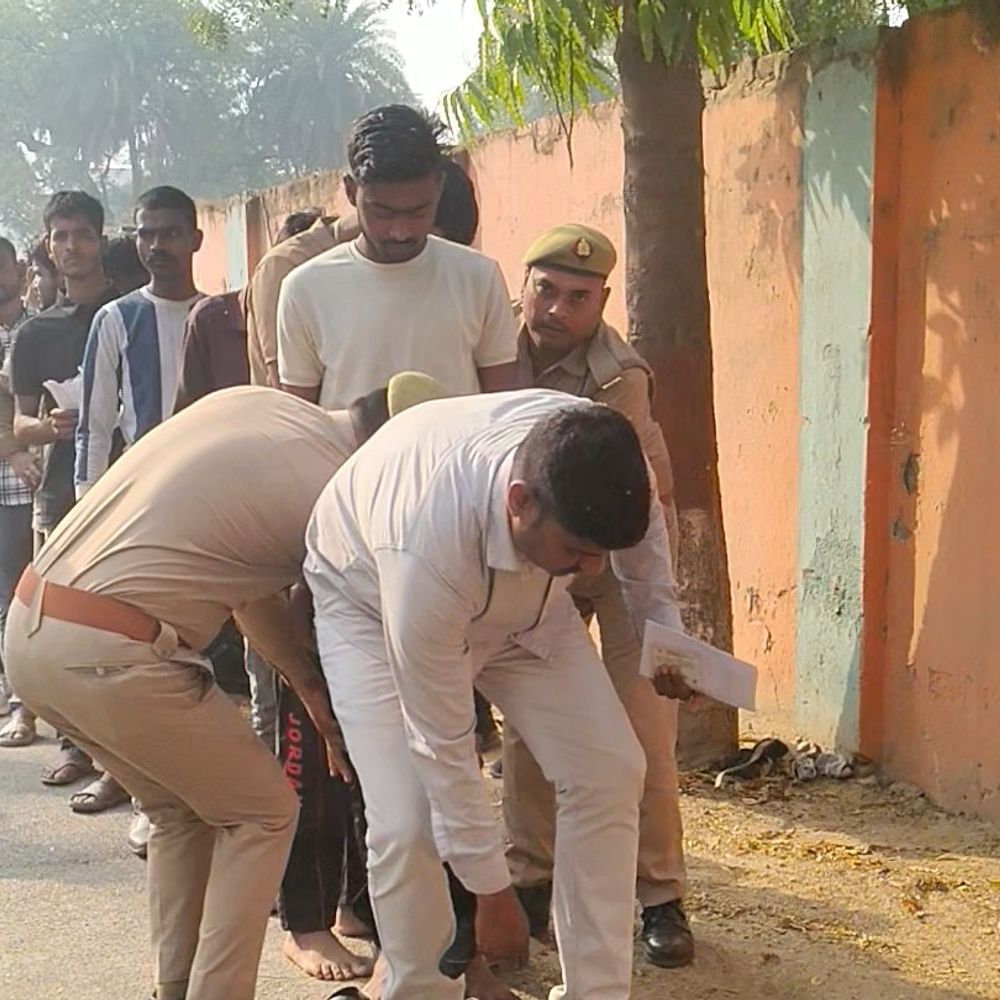 सीतापुर में होमगार्ड भर्ती परीक्षा का दूसरा दिन:जूते, मोजे, घड़ी, चेन, अंगूठी उतारए, दो पालियों में 5952 अभ्यर्थी होंगे शामिल