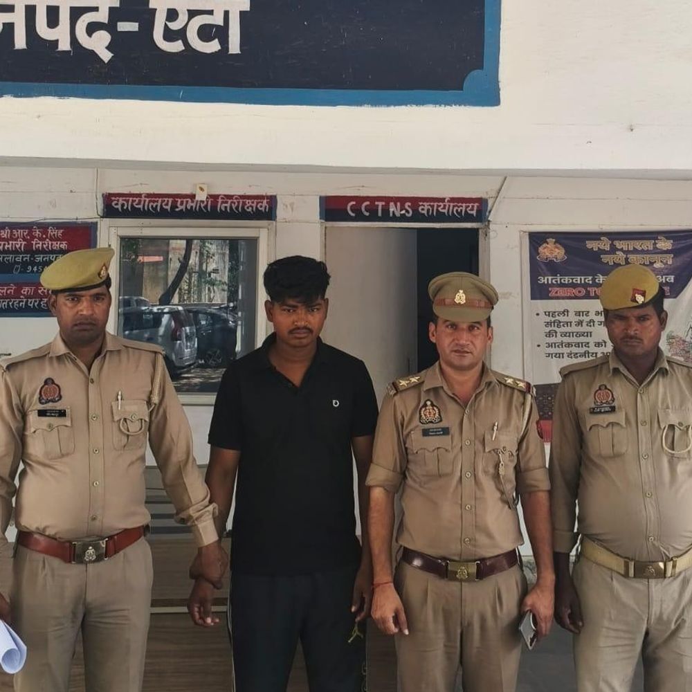 श्री सीमेंट फैक्ट्री से चोरी करने वाला युवक गिरफ्तार:एटा पुलिस ने लोहे के गार्डर और कार बरामद की, भेजा जेल