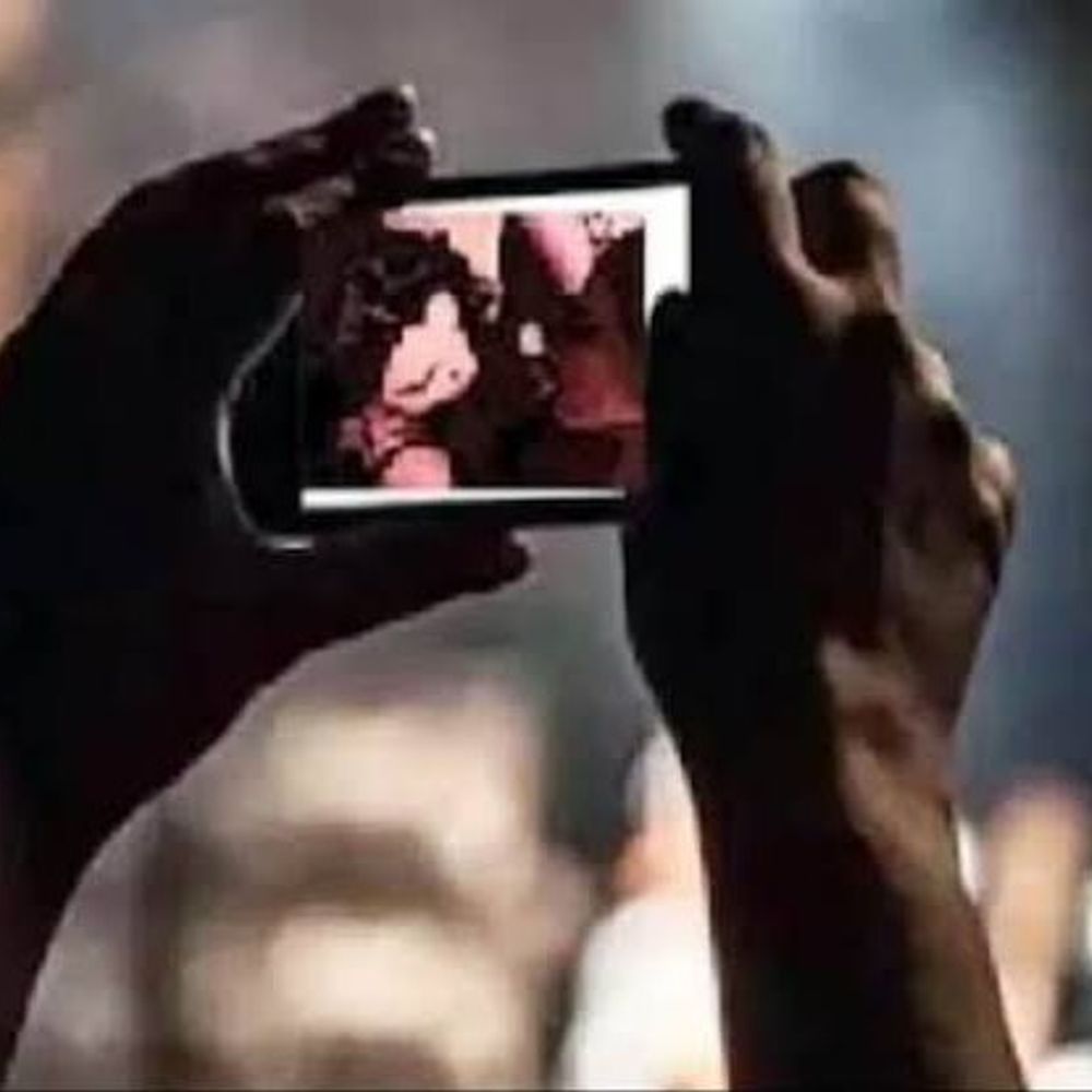 वीडियो बनाकर ब्लैकमेल, नशीला पेय देकर रेप:बरेली में रिश्ते के भांजे ने नहाते समय बनाया युवती का वीडियो