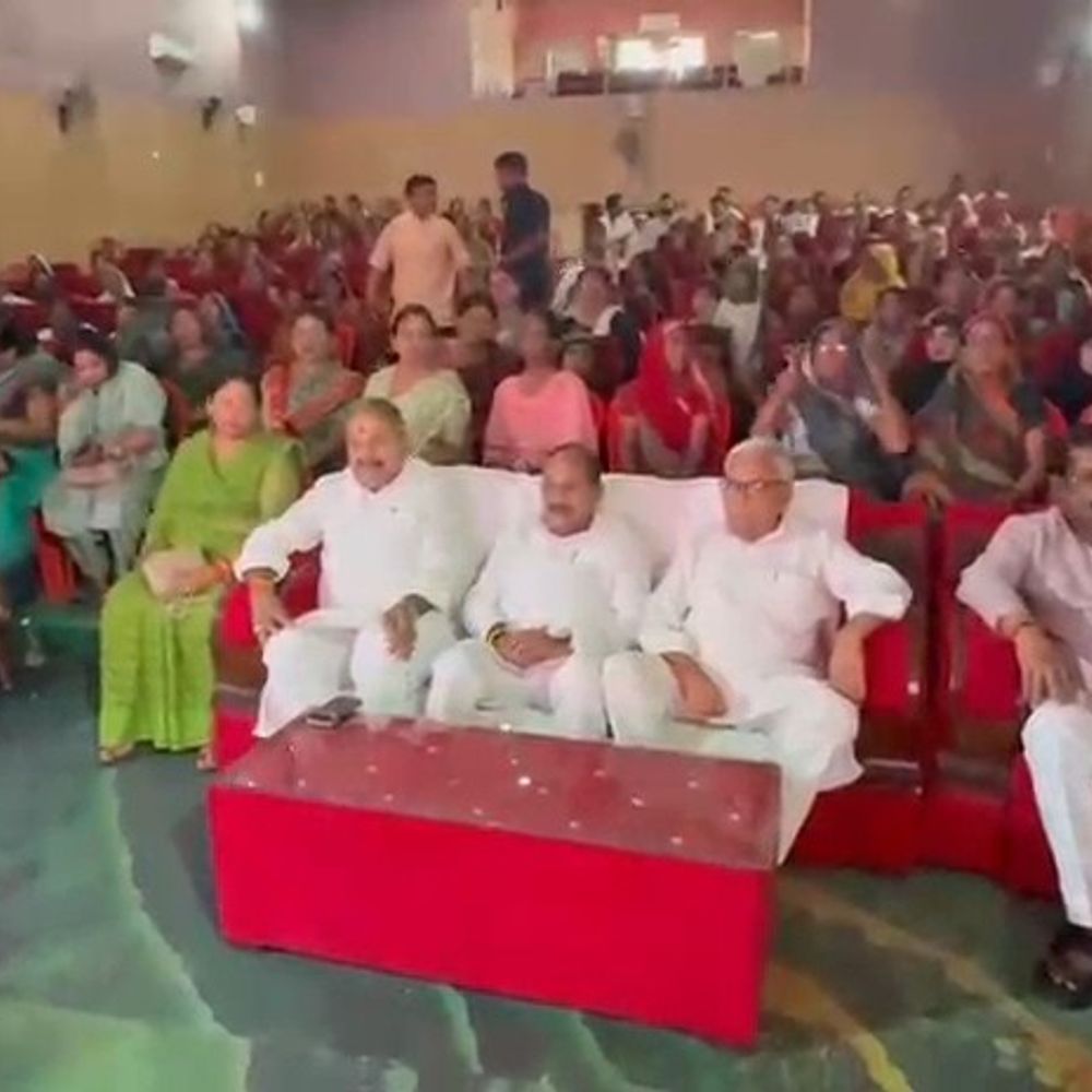 गोंडा पहुंचे कारागार कैबिनेट मंत्री दारा सिंह चौहान:कहा- जो आप पार्टी में लोग बचे हुए हैं, जल्दी बीजेपी में शामिल हो जाएंगे