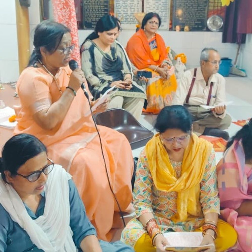 लखनऊ के चित्रगुप्त मंदिर में चैती महोत्सव:शनिवार को हुआ आयोजन, कलाकारों को किया सम्मानित